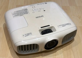 EPSON EH TW6000W Heimkino Beamer Full HD Kontrast von 40 000:1 mit 3D Brillen