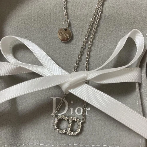 Collier Dior édition limitée avec boite bijoux luxe