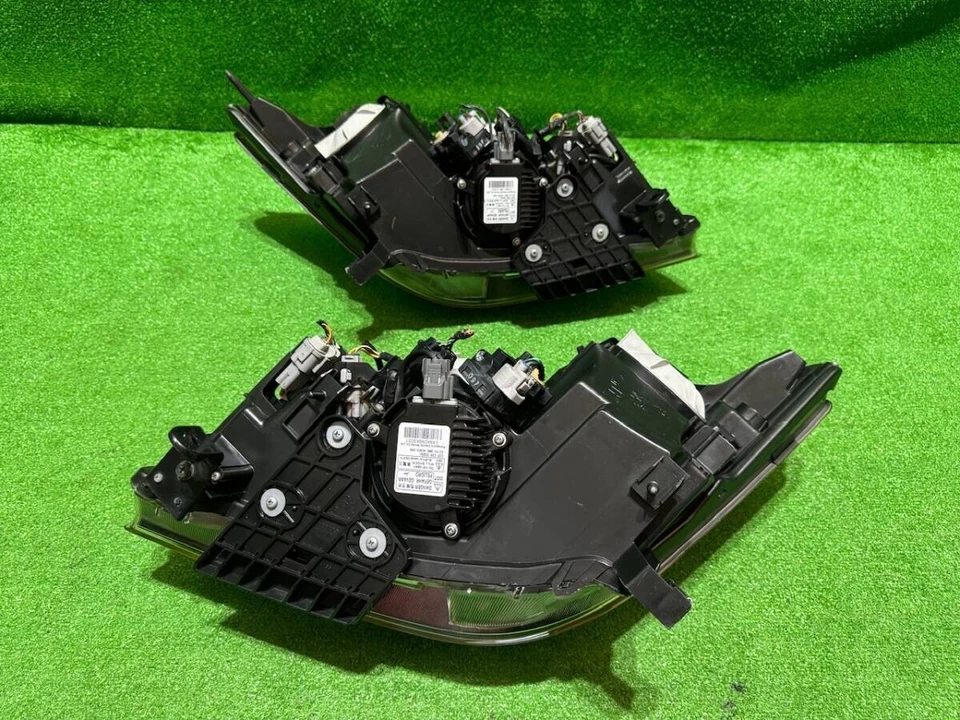 Faros HID genuinos Nissan Fuga Y51 Infiniti M37 M56 100-23035 JDM usados Foto 2 de 4