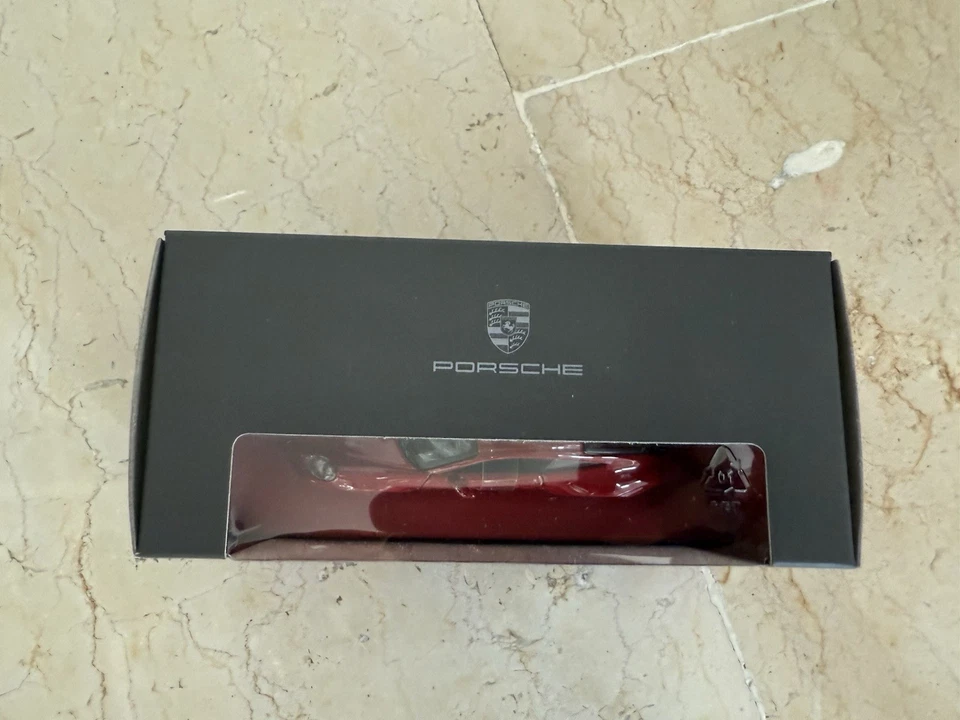 PORSCHE 911 Carrera 4S 1:43 WAP0200280PCCP Modellino - Immagine 2 di 4