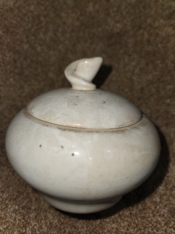 Vintage sugar bowl w/ lid no name