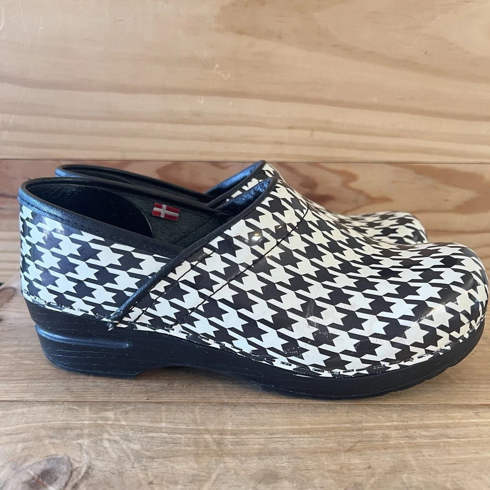 Zuecos antideslizantes profesionales SANITA blanco y negro pata de gallo talla 38 Foto 3 de 4