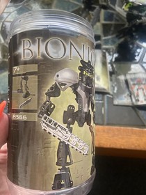 Rare 2002 Lego Bionicle Onua Nuva 8566 Set + Lego Bionicle Nuhvok Set 8561