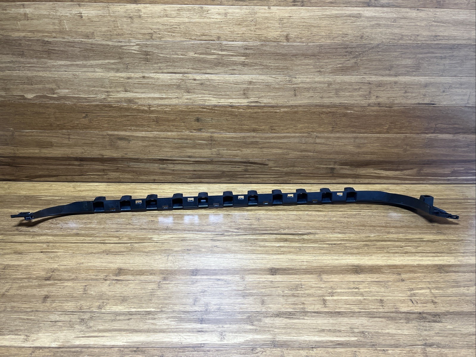 2017-2023 Rolls Royce Dawn RR6 Left Side Sill Mount Bracket Support OEM 7301675