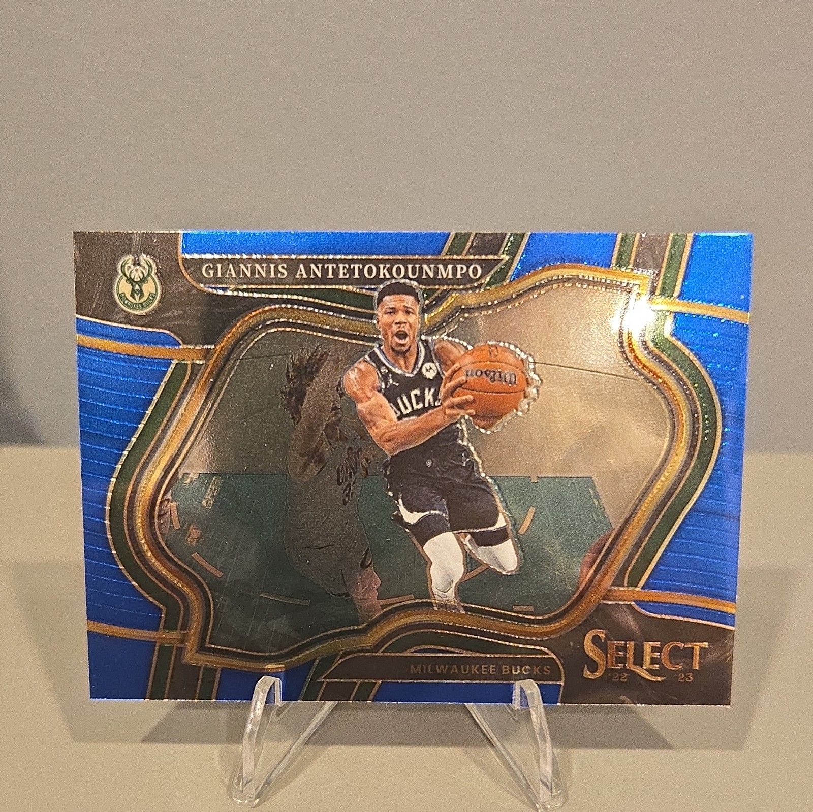 2022-23 Select Courtside Blue Prizm Giannis Antetokounmpo Milwaukee Bucks #261