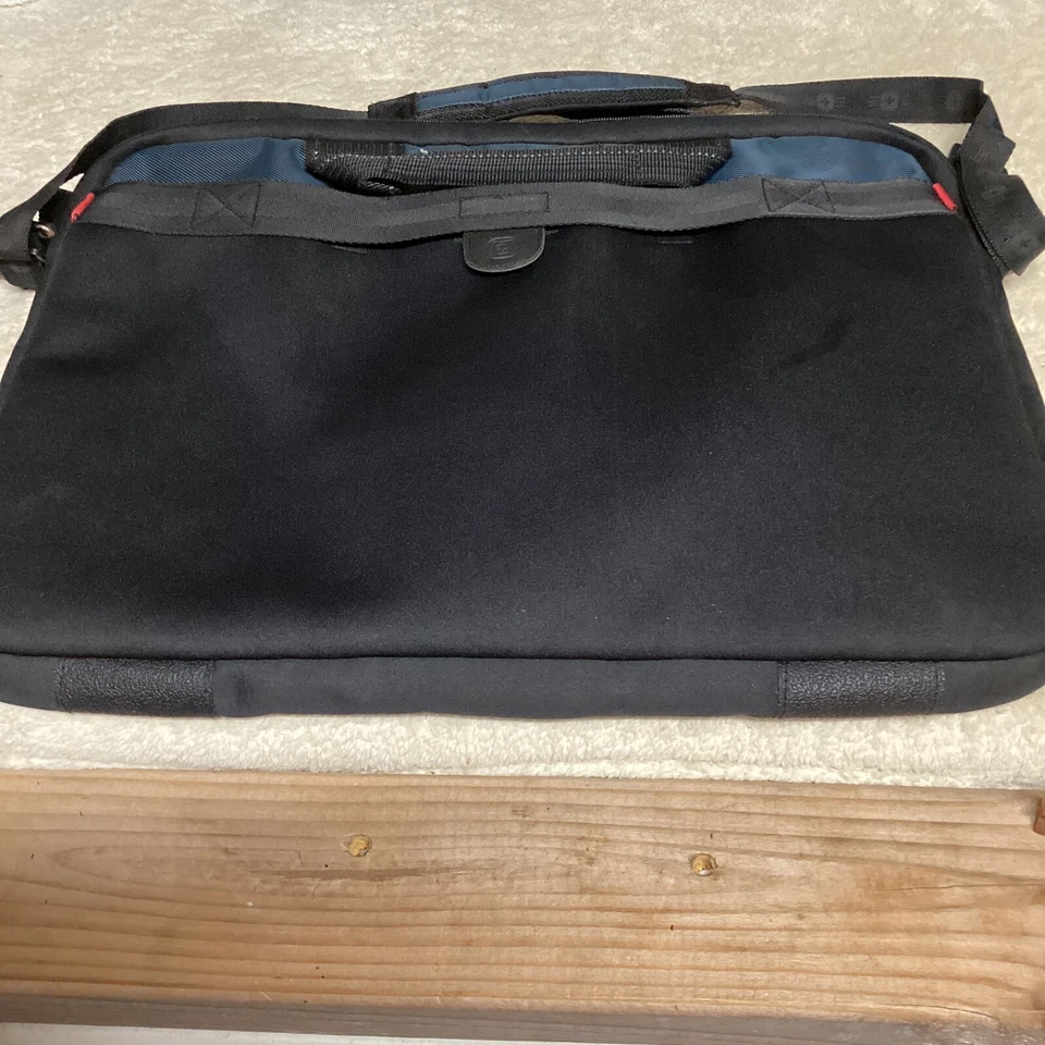 SwissGear By Wenger - The Sherpa estuche delgado negro/azul usado envejecido Foto 2 de 4