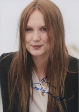 Ana Girardot Autogramm signed 20x30 cm Bild