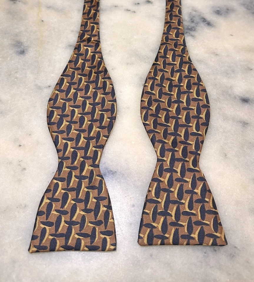 Pajarita Barneys New York Vintage Seda Marrón Negra Geométrica Hecha en Italia Foto 2 de 4