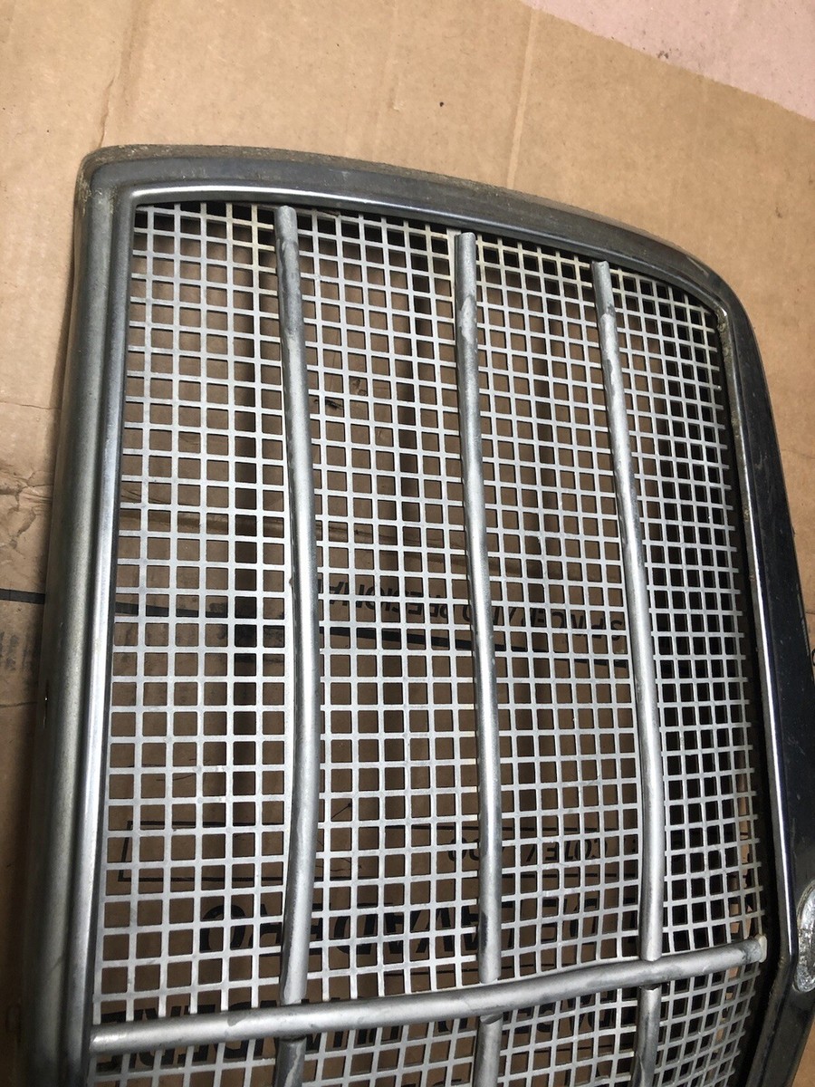 縦目Mercedes-Benz グリル 114-115 1968-1976 Mercedes-Benz W114 W115 220 220D 230 280 240D Chrome