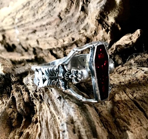 Anillo Esqueleto Ataúd Plata 925 Culto Satánico Motociclista Metal Gótico Tallas M - X - Imagen 4 de 4
