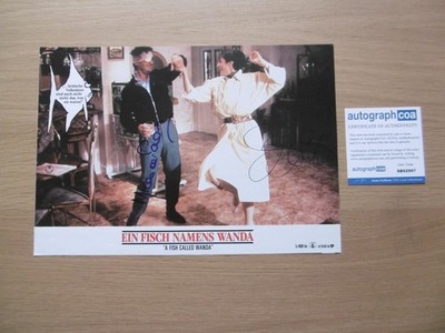Michael Palin & Jamie Lee Curtis Autogramme signed A4 Lobbycard ''Wanda'' ACOA