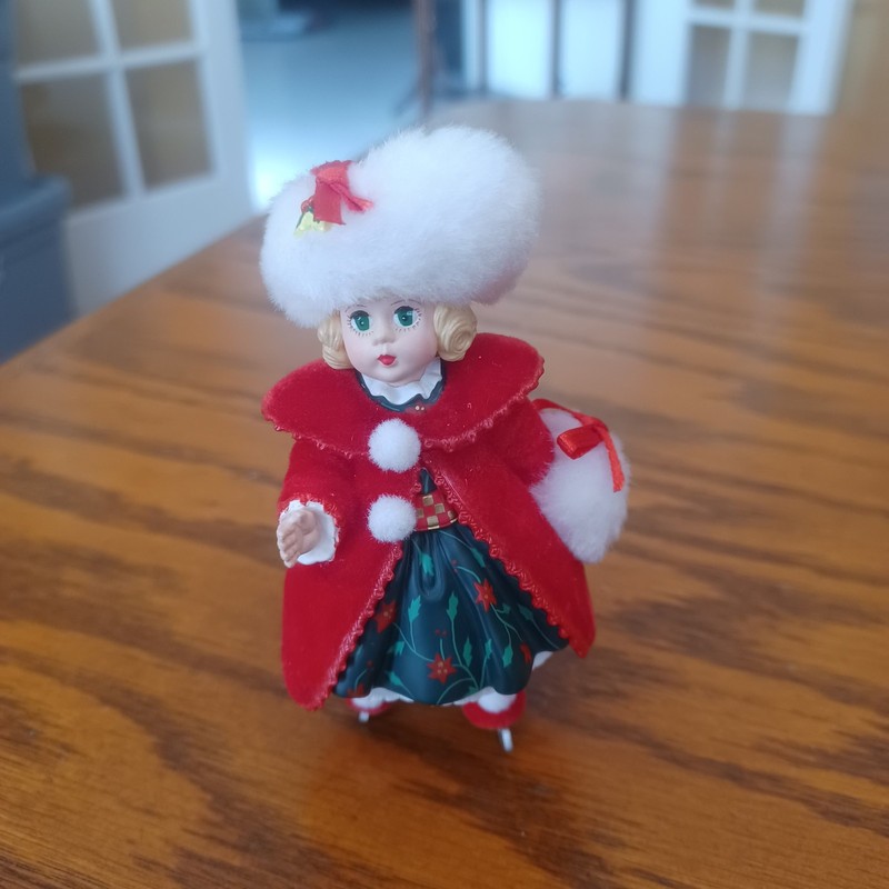 Hallmark Keepsake Madame Alexander Christmas Holly Ornament 2000 5th in Series