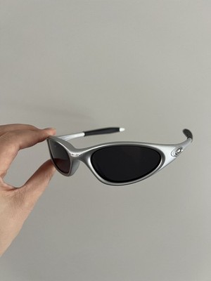 Vintage Oakley Minute Gen1 Lightweight Sunglasses Silver Frames