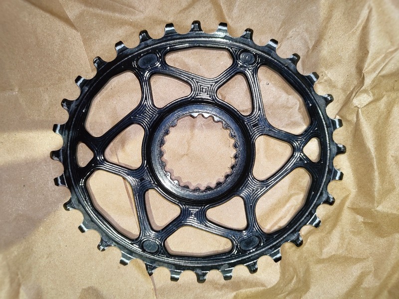 absoluteBLACK 32T Oval Chainring Shimano