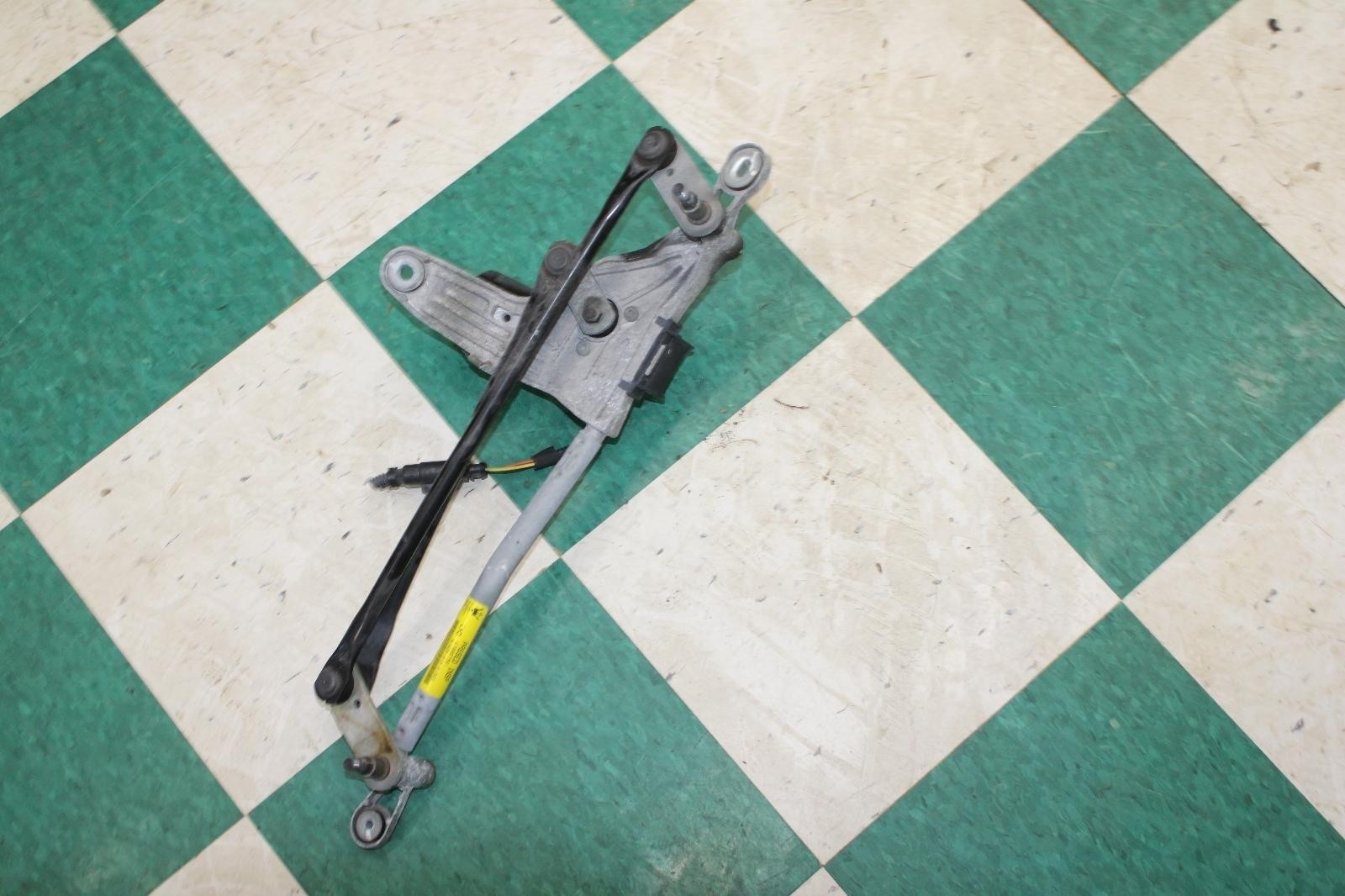 Maserati Ghibli 2014-2021 Front Windshield wiper motor