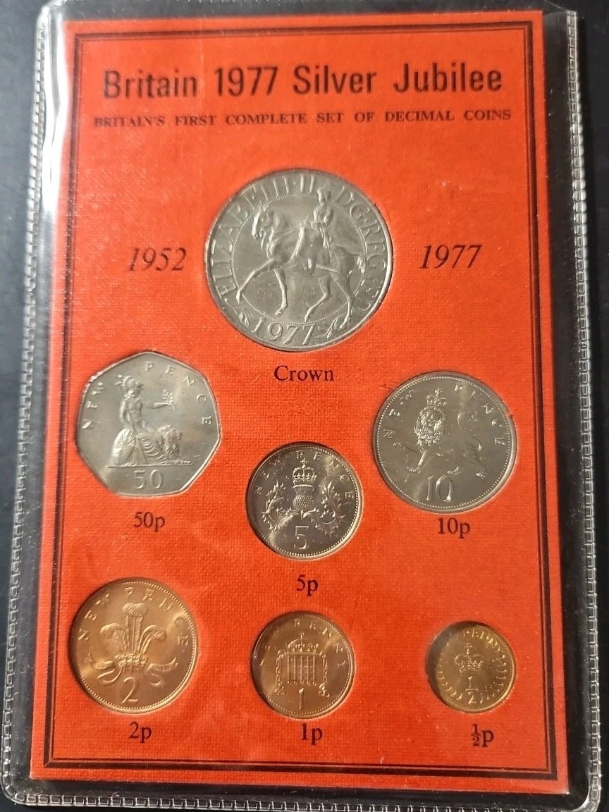 UK.  1977 Uncirculated Coin Set : First Complete Set Of Decimal Coins (#00056)