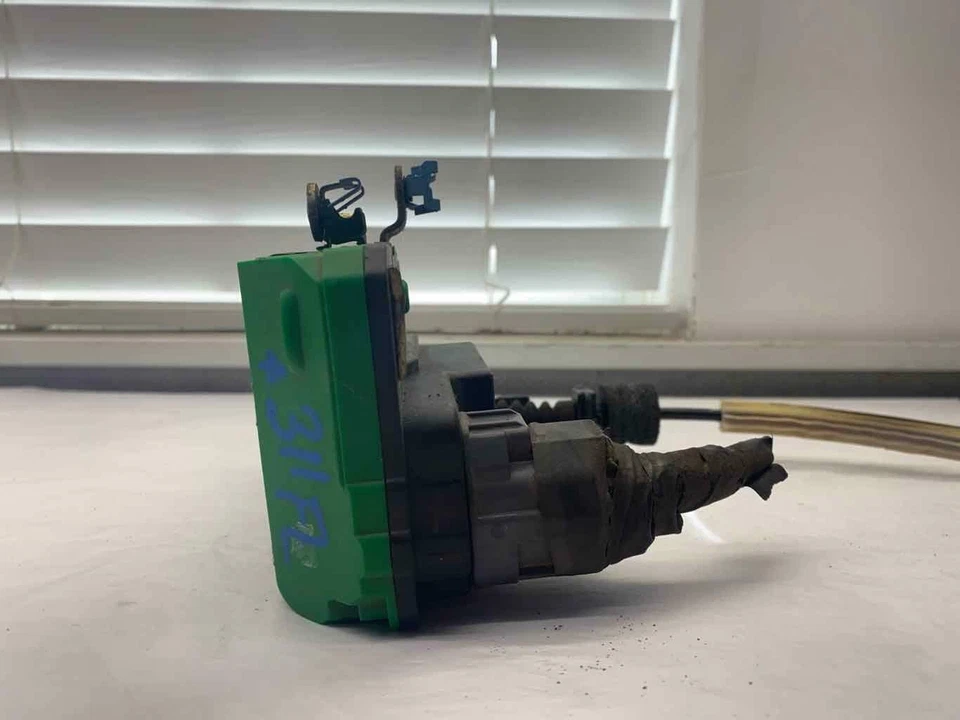 Volvo 60 Series S60 2003 conjunto de pestillo de cerradura de puerta delantera lado del conductor izquierdo OEM Foto 4 de 4