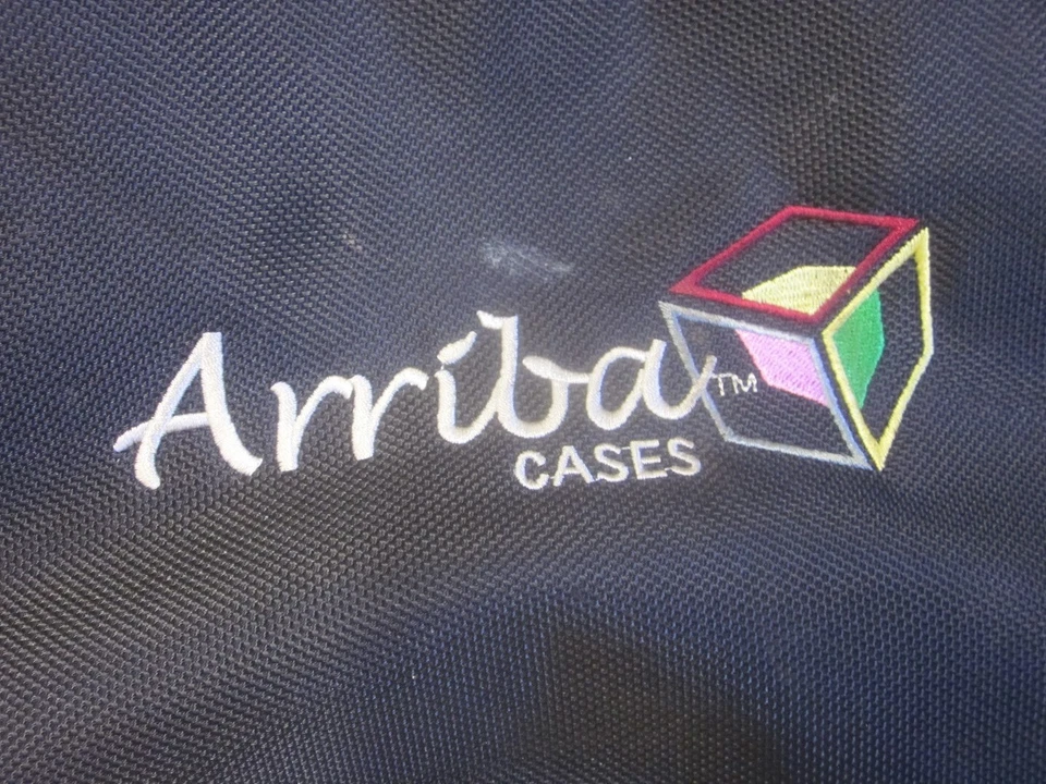 Estuche mezclador digital Arriba AS322 22,5x15x6 pulgadas y compartimento acolchado para computadora Foto 2 de 4