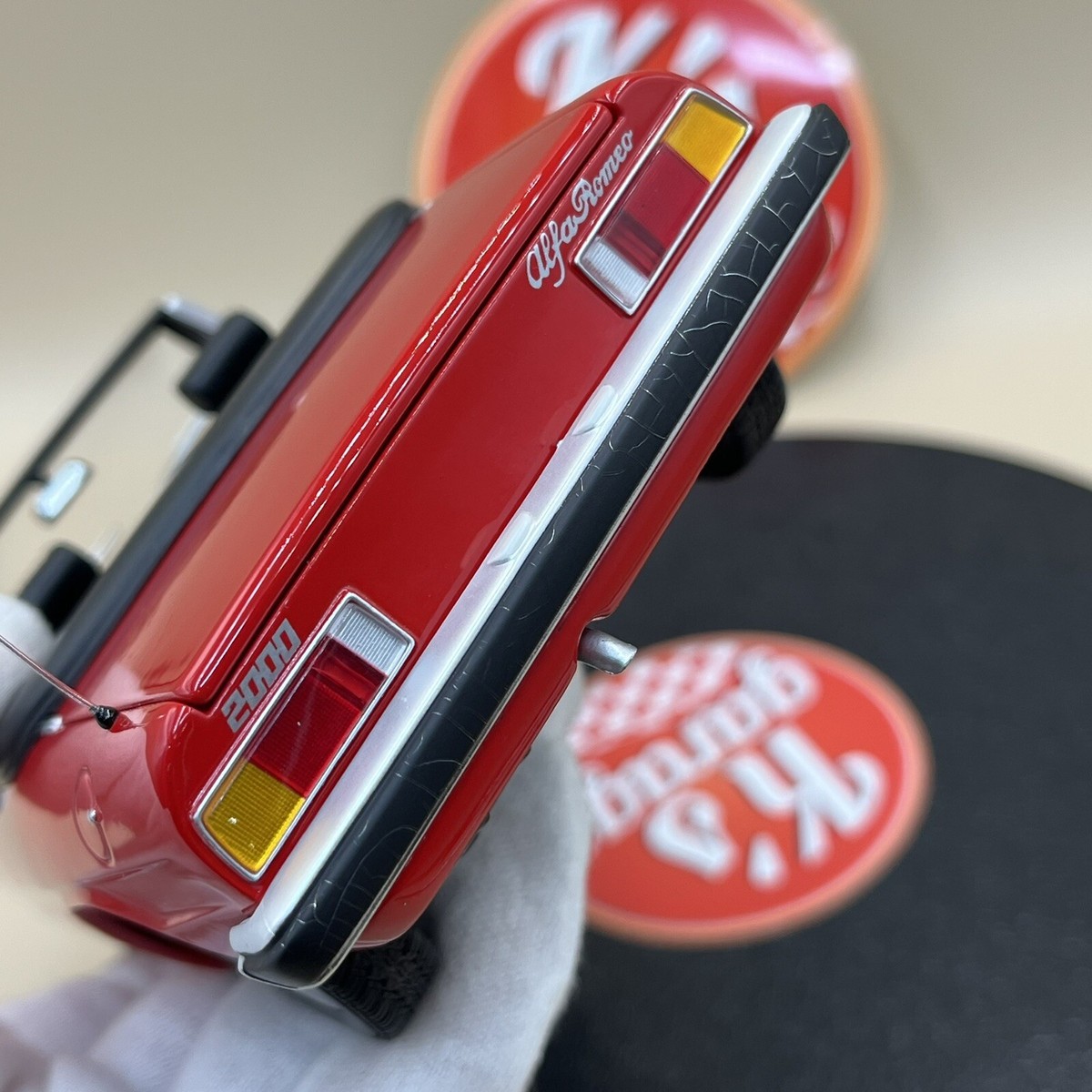 Alfa Romeo - MINICHAMPS　ALFA ROMEO 2000 SPIDER-1970 MINICHAMPS 1/18 Alfa Romeo 2000 Spider 1970 red Diecast