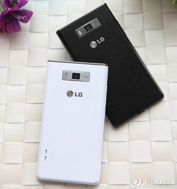 Unlocked LG Optimus L7 P700 Original Smart Phone 4.3'' WIFI GPS 3G GSM 5MP - Image 2 of 4