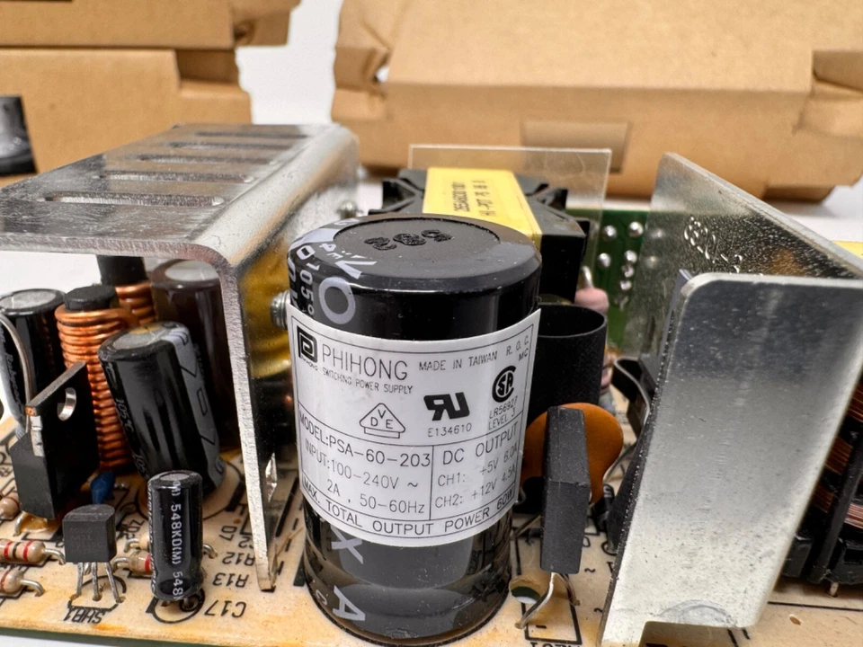FUENTE DE ALIMENTACIÓN CONMUTADA PHIHONG PSA60203 100-240VAC 50-60HZ, POTENCIA DE SALIDA 60W Foto 4 de 4