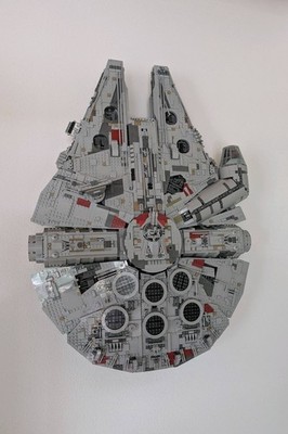 UCS Millennium Falcon 75192 - Vertical Display Mount 3D Printed