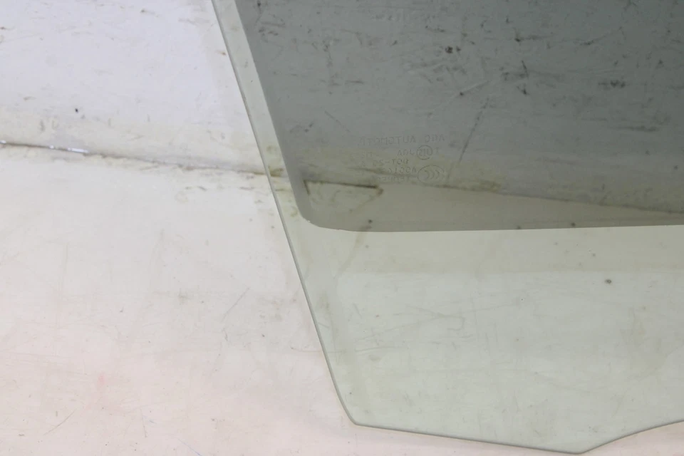 Оригинальное стекло для передней правой двери Nissan Juke 2011-2017 годов выпуска LS41 - Изображение 3 из 4