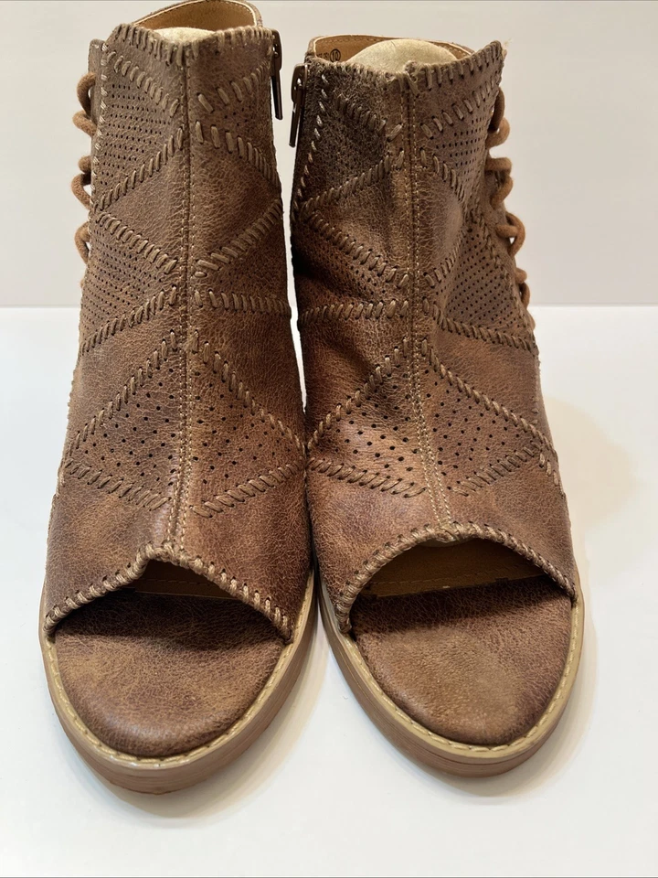 Not Rated Women’s 10 Peep Toe Sandal Bootie Brown Stitching Side Zip Side Laced  - Image 4 of 4