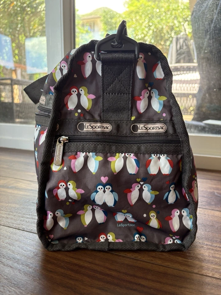Auténtico bolso de bebé LeSportsac Ryan con estampado de pingüino Foto 2 de 4