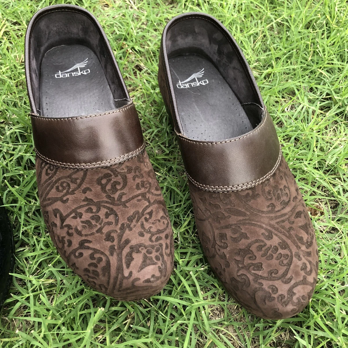 Dansko Prima Brown Suede Leather Nurse Comfort Clogs Women s Size 40 Good