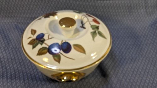 Royal Worcester Evesham Gold 1.25 pt ~ Deep Round, Lidded Casserole ~ VGC - Picture 8 of 11