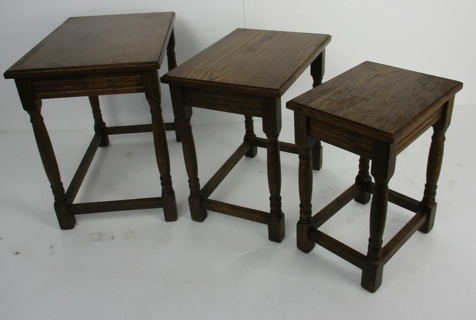 Juego de 3 Mesas Anidadoras Apilables de Madera Mediados de Siglo Mesa de Centro Lateral Roble Francés Foto 2 de 4