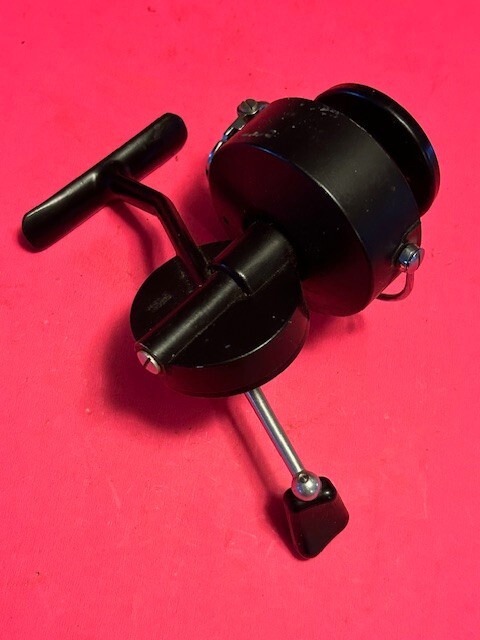VINTAGE GARCIA MITCHELL 304 SPINNING FISHING REEL THAT IS