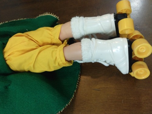 Rolling Vintage Roller Skate Toy Tomy Girl Doll 18" Green Yellow - Picture 10 of 11