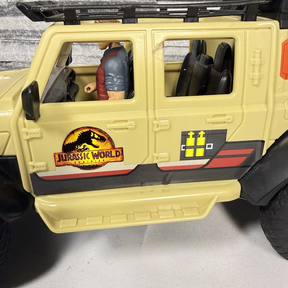 Jeep Gladiator Jurassic World RC con figura de Owen 2,4 GHz Mattel 2022 GYD27 Foto 3 de 4