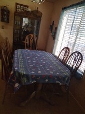 Christmas Tablecloth 67 x 60 in. with 4 Matching Napkins 15 x 15 in.