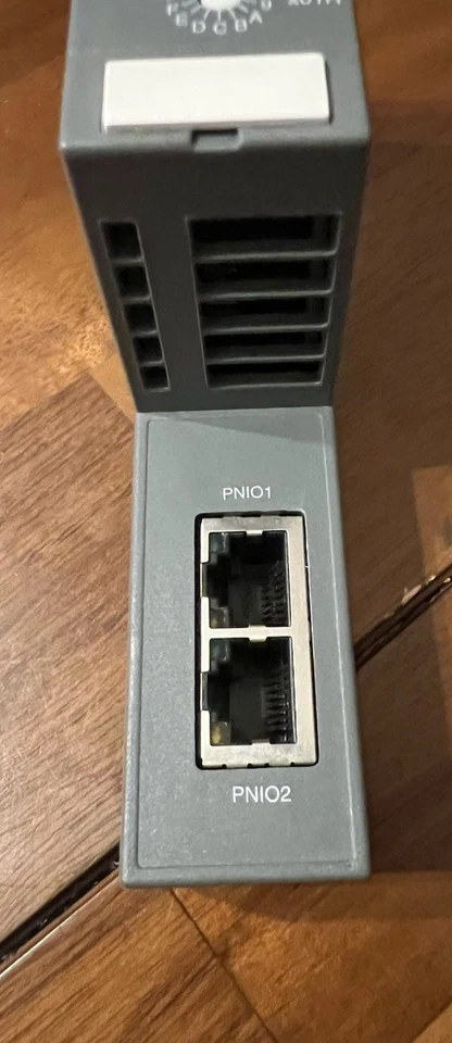 Controlador ABB CM579-PNIO B3 PROFINET con conmutador integrado de 2 puertos 1SAP170901R0001 Foto 3 de 4