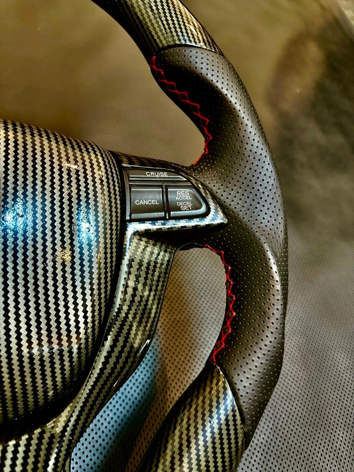 Volante personalizado Honda Accord 2008-2012 octava generación fibra de carbono puntada roja Foto 4 de 4