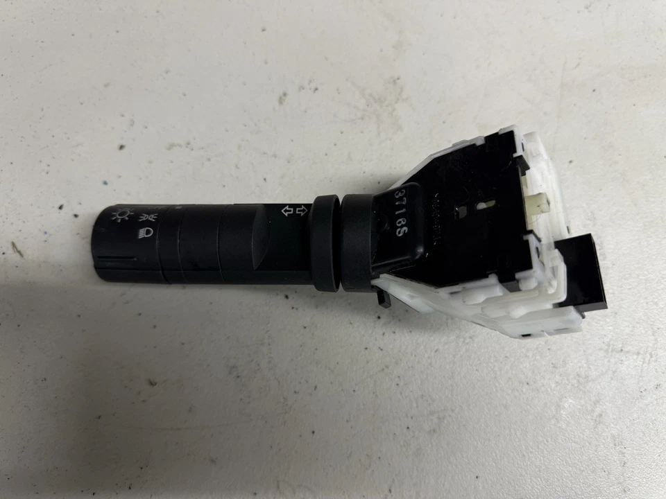 Interruptor de faros Nissan Titan SE 5,6 L 4x2 2004-2005 OEM Foto 2 de 4