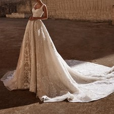 High-end Customzied Elegant V-Neck Pearls Lace Appliques Bride Bridal Gowns