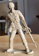 Tan Plastic Army Men Toy Soldier U.S. Military Figures 4  