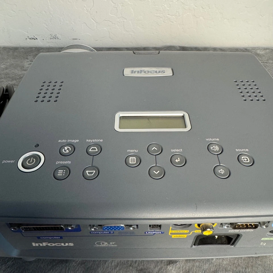 InFocus LP600 Projector Tested & Working LCD DLP w/ Power Cord Black Case - Image 3 of 4