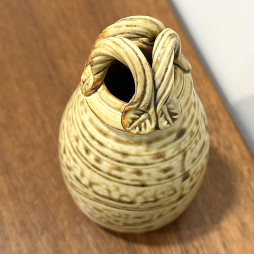 Marcia Bugg NC Studiokeramik Blumenknospe Vase 5" salbeigrün Tropfglasur Blatt - Bild 6 von 7
