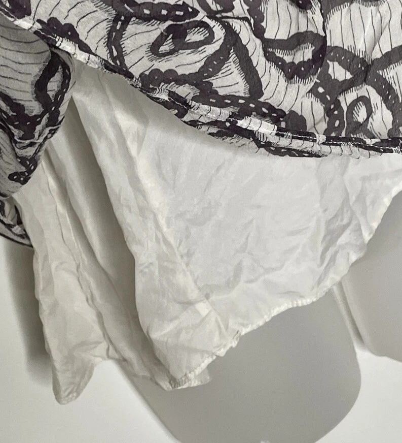 Sine Silk Sleeveless Top Medium Chain Print Plum and Cream Old Money Luxury - Image 4 of 4