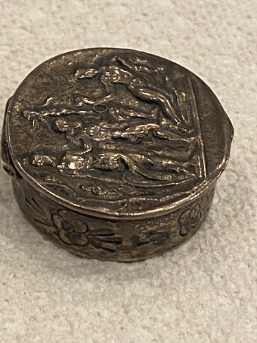Antique Sterling Silver Pillbox 2 Men & Woman W/Cherub & Bird Vermeil Inside - Picture 5 of 12