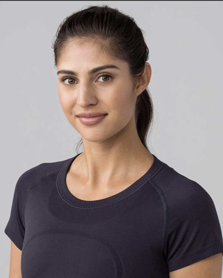 Lululemon スイフティーテック ショートスリーブUS6サイズ Lululemon Women's Swiftly Tech Short Sleeve 2.0 size US 6
