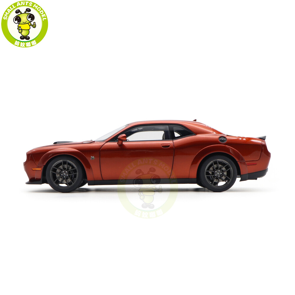 Dodge Challenger ミニカー 青と赤のストライプ 1/18 Dodge Challenger ミニカー 青と赤のストライプ 1/18 1/18