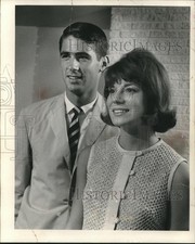 1964 Press Photo Tennis player Martin Clare Riessen & fiancee Sally Ellen Lybek