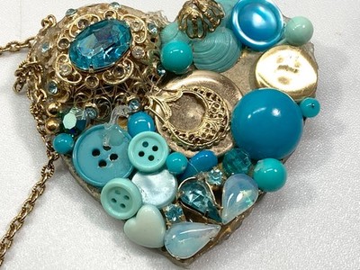 Vintage Heart Brooch Pin In Box Gold Tone Blue Jewels Gaudy Assemblage Pin