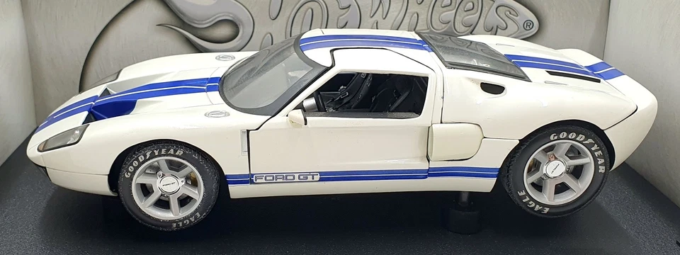 Hot Wheels 1/18 Scale Diecast J2616 - Ford GT Concept GT40 - White Blue - Image 3 of 4